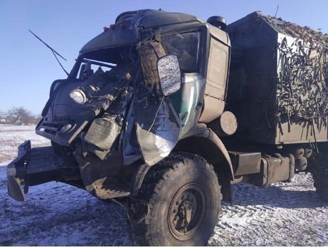 JMBacquet's tweet image. La légende des objectifs mous ou quand on dit qu'il faut des cabines blindées sur les vecteurs logistiques, de l'avant comme de l'arrière. L'expérience montre qu'elle sauve des équipages.
#LogOps #Logistique #transport #logistics