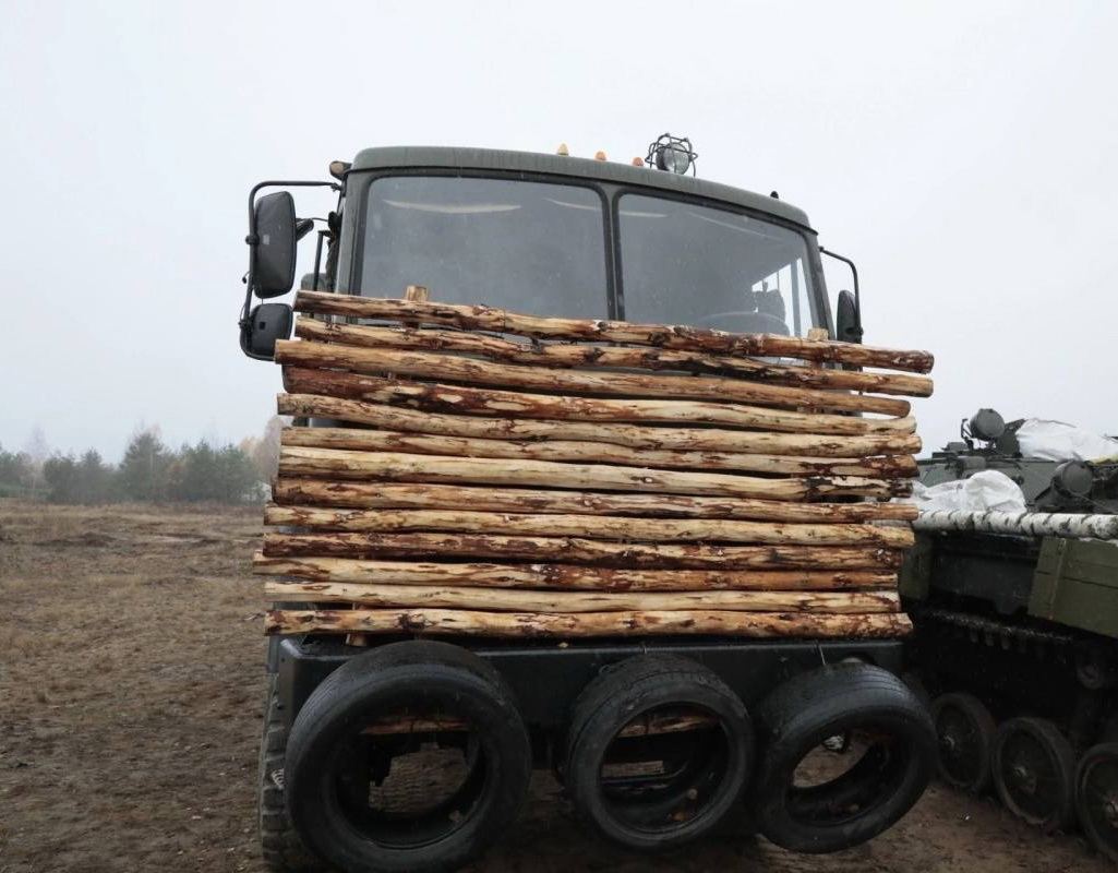 JMBacquet's tweet image. La légende des objectifs mous ou quand on dit qu'il faut des cabines blindées sur les vecteurs logistiques, de l'avant comme de l'arrière. L'expérience montre qu'elle sauve des équipages.
#LogOps #Logistique #transport #logistics