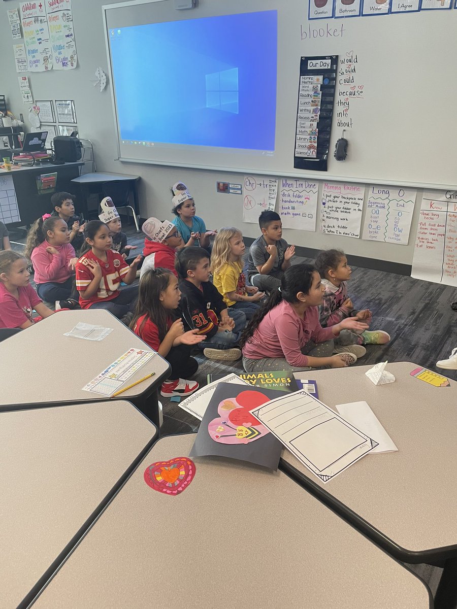 Mrs_Norman18's tweet photo. Love getting to spend the morning with @ClassWithMrsC class doing Heggerty! @Cassell_Park https://t.co/xeCwjYMcdZ