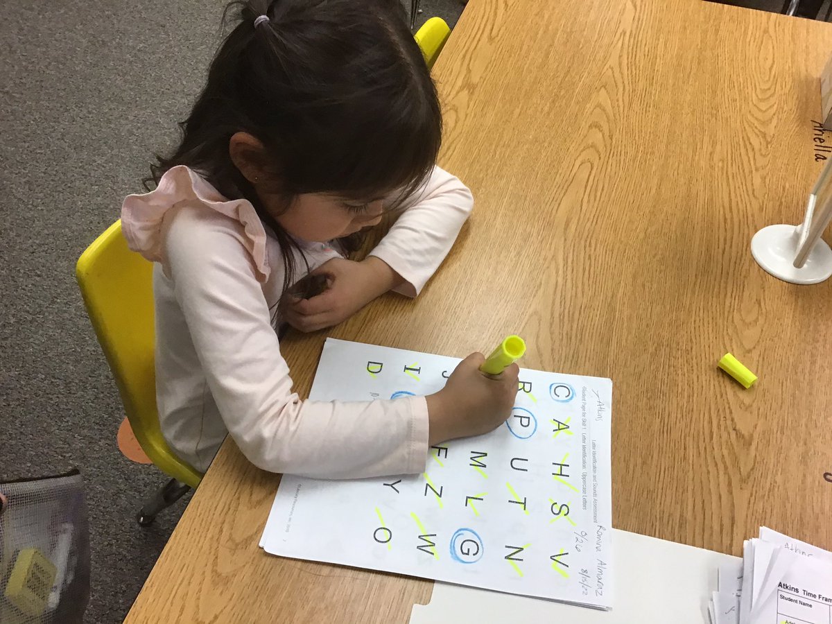 kteacher804's tweet photo. S recording her data on Uppercase letter assessment.I circle the ones she wasn’t sure of yet and she crossed out the ones she knew.  So powerful for them!! ❤️⭐️@mrs_lophillips @Rosabradleybsd #ogrocks https://t.co/9cpRDBNVSb