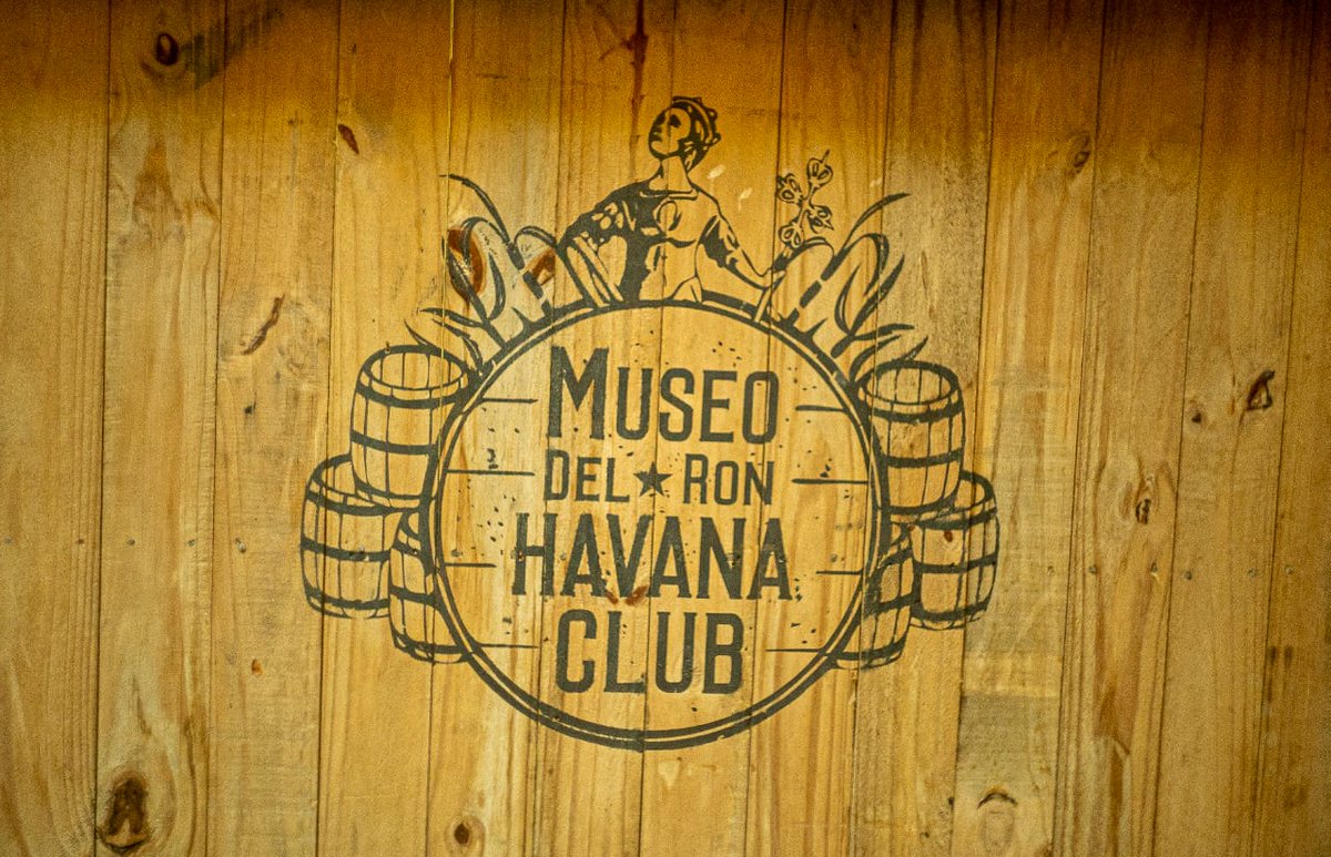 MuseodelRonHC's tweet photo. Glad to help train the new generations of Cuban bartenders 😉🙏! Thanks #ProyectoDali !

https://t.co/ufyl1i1eqq

#MuseodelRonHavanaClub #hc_rummuseum #HavanaClub #ProyectoDali #HavanaClubCuba #CubanMode #ElRondeCuba #BebaConResponsabilidad https://t.co/PUrrqX4Pvq
