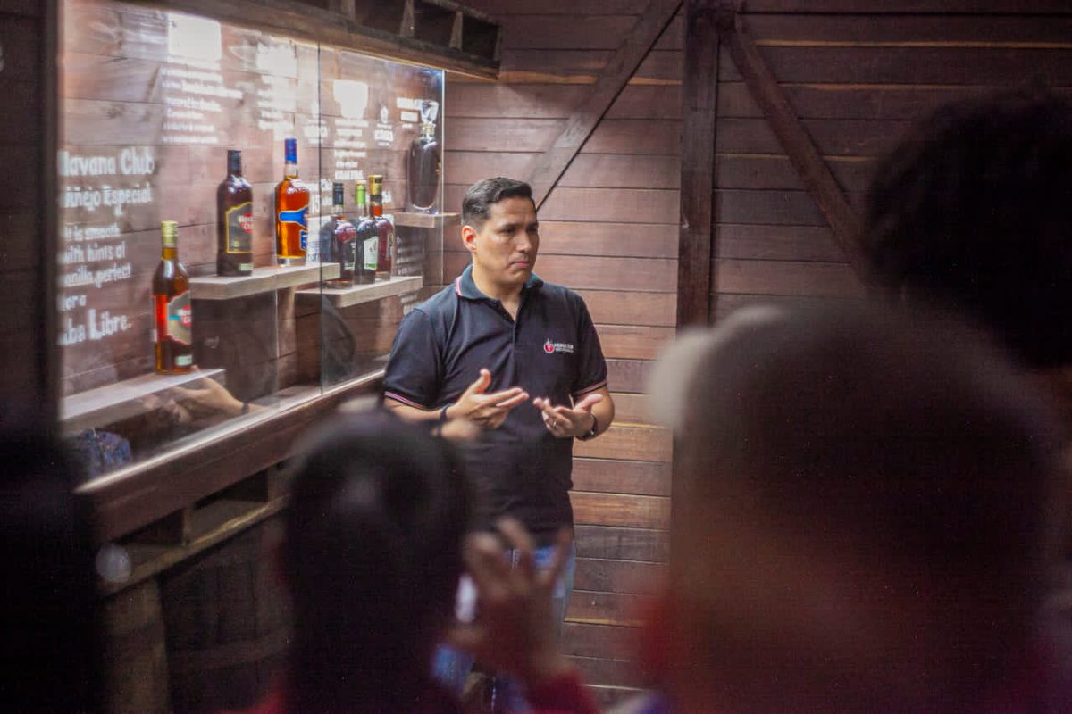 MuseodelRonHC's tweet photo. Glad to help train the new generations of Cuban bartenders 😉🙏! Thanks #ProyectoDali !

https://t.co/ufyl1i1eqq

#MuseodelRonHavanaClub #hc_rummuseum #HavanaClub #ProyectoDali #HavanaClubCuba #CubanMode #ElRondeCuba #BebaConResponsabilidad https://t.co/PUrrqX4Pvq