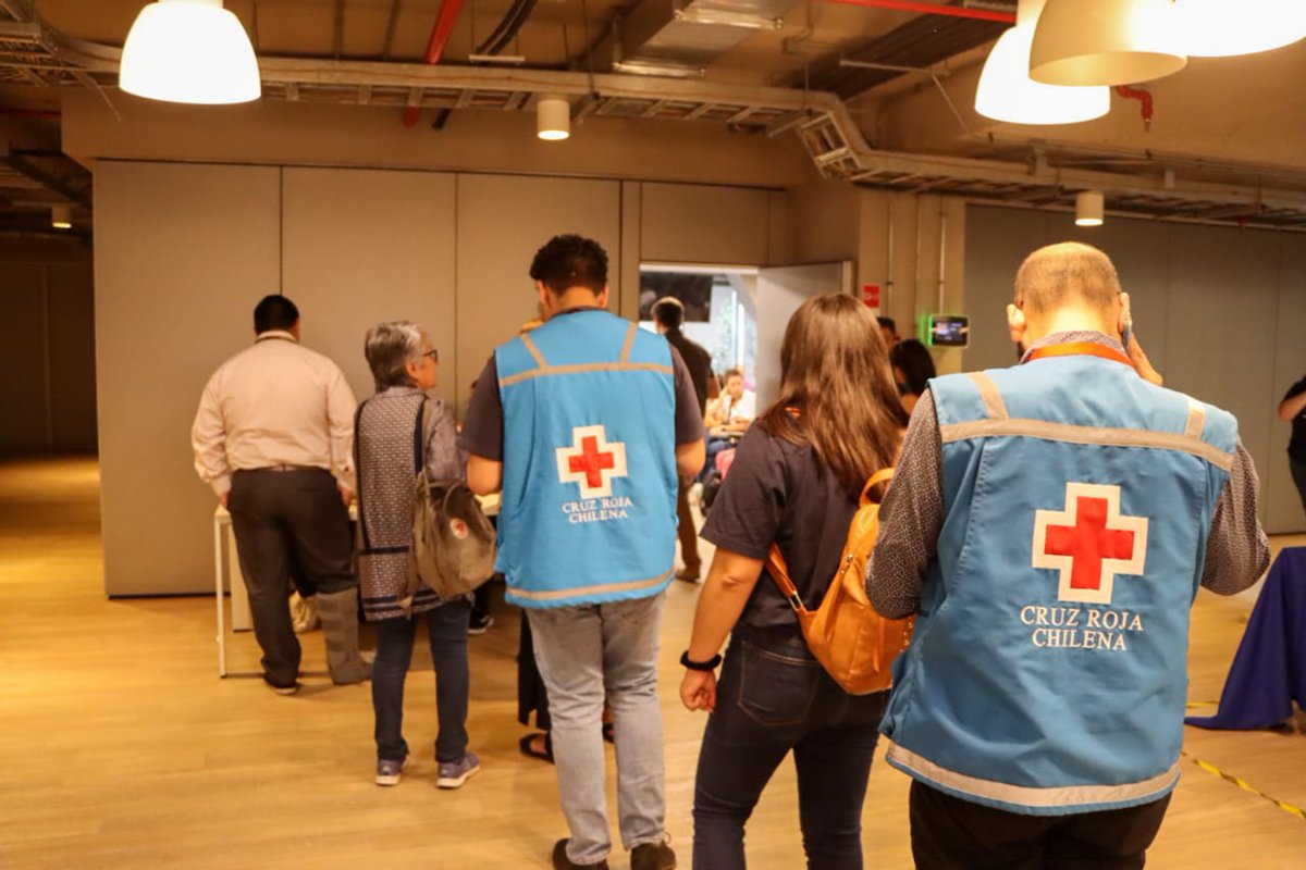 InjuvChile's tweet photo. Agradecemos a las organizaciones que se sumaron, entre ellas: @Confech, @Hdecristo, @CRUCH_cl, @americasolidari, @TECHOChile, @DesafioChile, @agschile, @CruzRojaChilena,@MovidosxChile, @ADRACL, @ministeriosalud, @SENAMAGOB, @junaeb, @Segpres, @SernamEGChile, @RegCivil_Chile 🙌 https://t.co/bgIebIOgk1