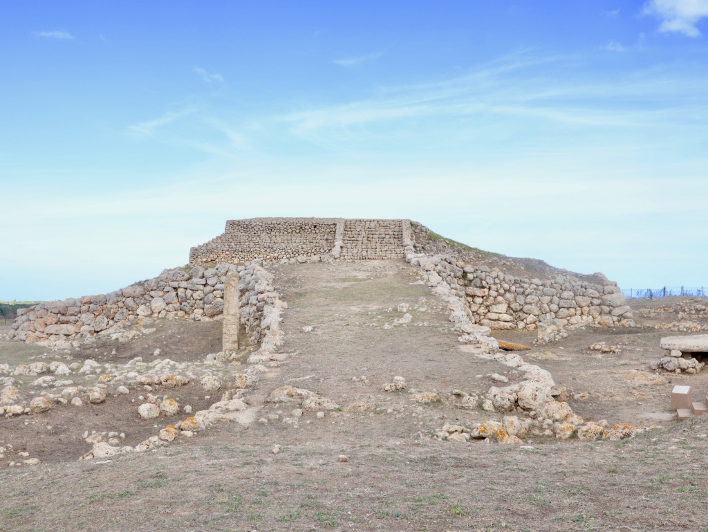 Megalith_Hunter's tweet photo. This is one of my favourite sites in Sardinia. Known as Monte d’Accoddi this ziggurat-shaped platform was built in several phases starting in the Neolithic 🌟

#ancienthistory #history #sardinia https://t.co/UML2xTY6zM