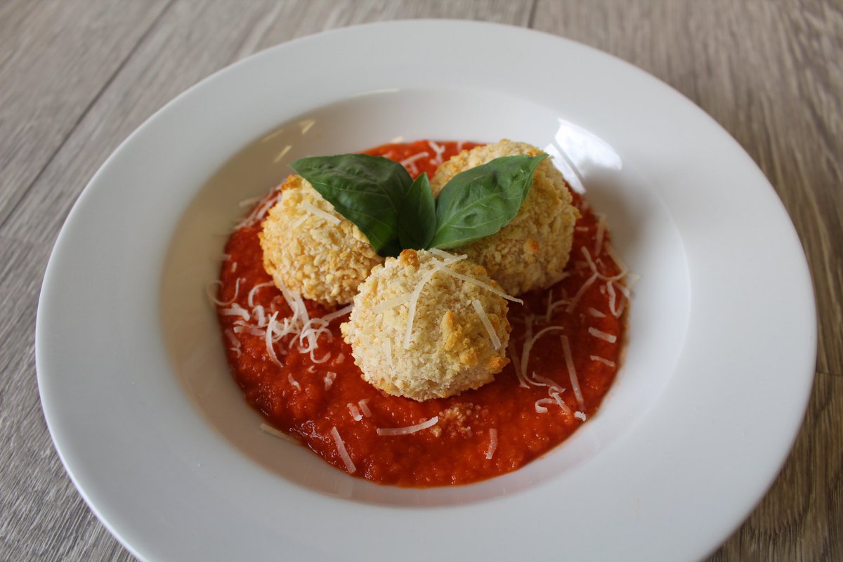 StephMKnight's tweet photo. Arancini heaven from Year 10 this week 🇮🇹 https://t.co/qg6SZi1CSA