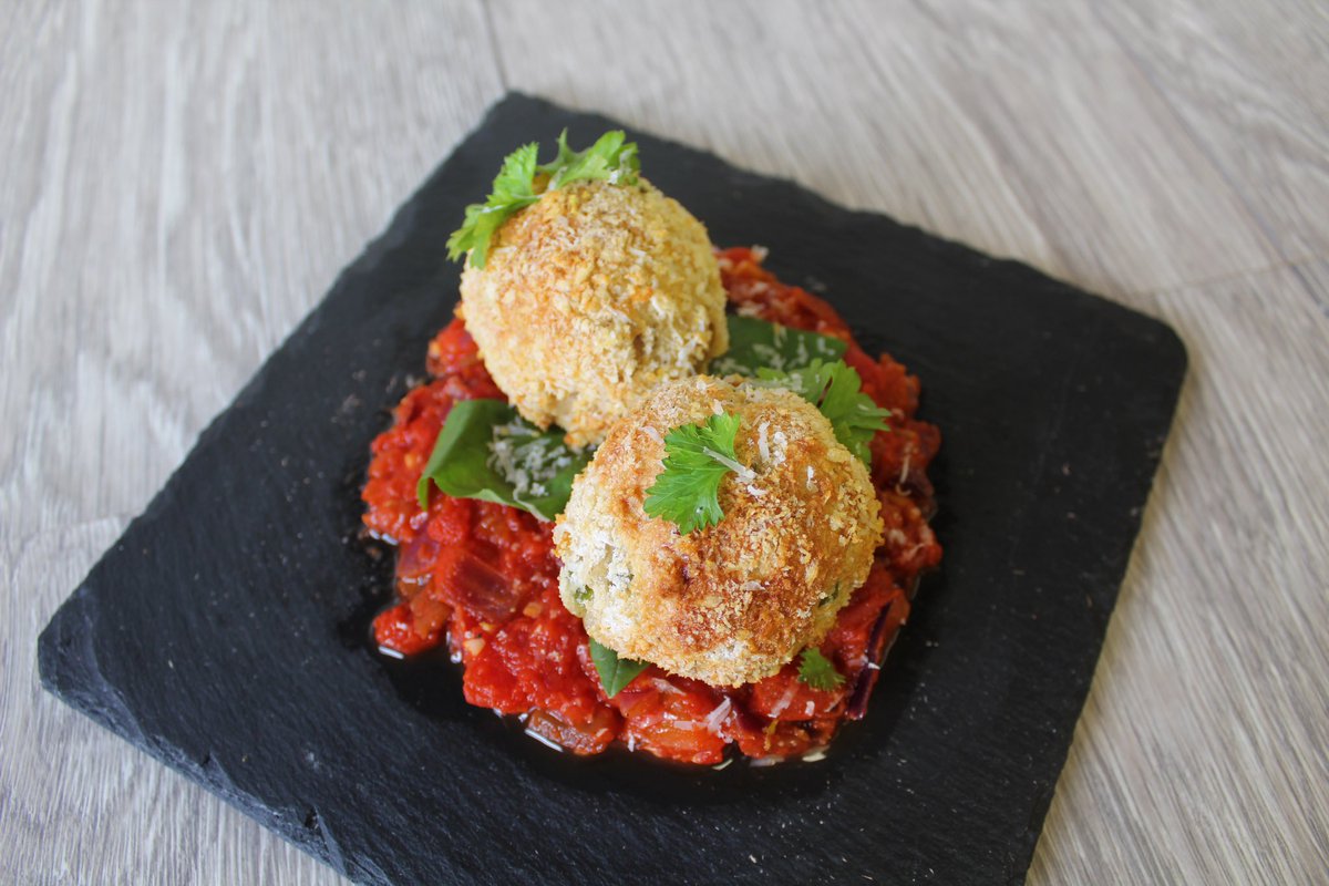 StephMKnight's tweet photo. Arancini heaven from Year 10 this week 🇮🇹 https://t.co/qg6SZi1CSA