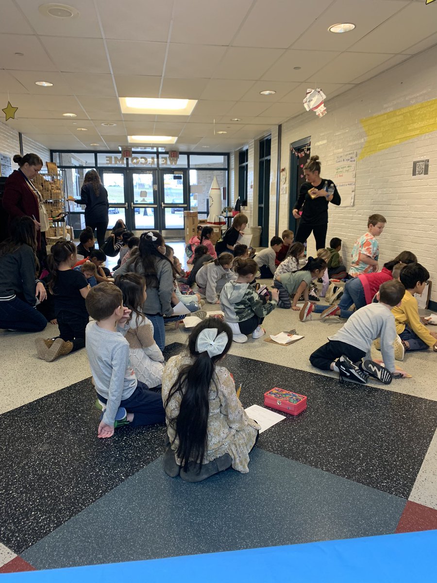Volcano science experiment today in first grade @OESRockets. Working on writing predictions and conclusions. Fun times!!! <a href="/DrJlvw76/">Jenny Watson</a> <a href="/SuptTurner/">Matt Turner</a> <a href="/JimDetwiler1/">Dr. Jim Detwiler</a> <a href="/TinaWithorn/">Tina Withorn</a>