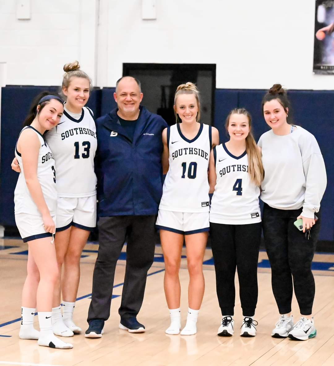ChrisVines19's tweet photo. What has possibly been the longest toughest year of my life has been made better by this group of kids...I'm happy in a gym or on a field. I have the greatest job in the world. https://t.co/JVP5pxUcen