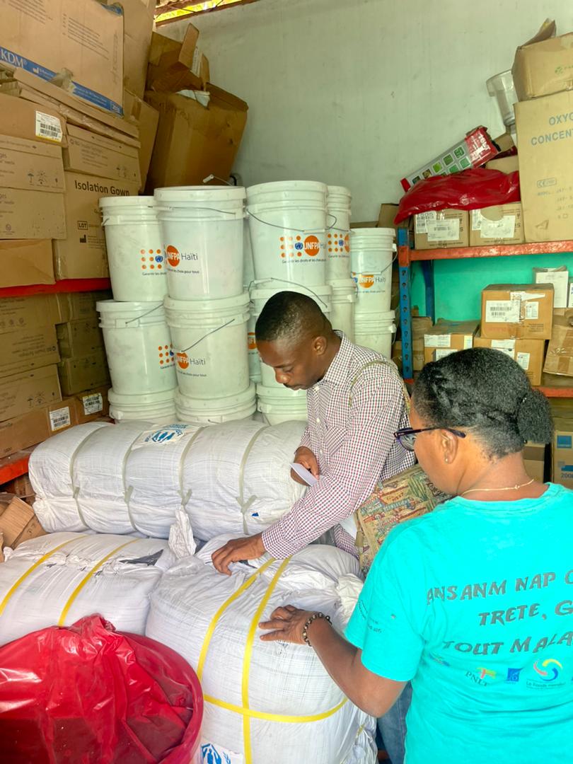 L’UNFPA a fourni en janvier 2023 des médicaments, kits de prévention du choléra, matériels &amp; équipments à des institutions sanitaires du département des Nippes, à travers la DSNI, dans le cadre d’un projet financé par l’USAID. <a href="/unfpa/">UNFPA</a> <a href="/unfpa_lac/">UNFPA en América Latina y el Caribe</a> <a href="/UNHaiti/">Nations Unies Haïti</a> <a href="/USAID_Haiti/">USAID/Haiti</a> <a href="/MsppOfficiel/">MINISTÈRE DE LA SANTÉ PUBLIQUE ET DE LA POPULATION</a>
