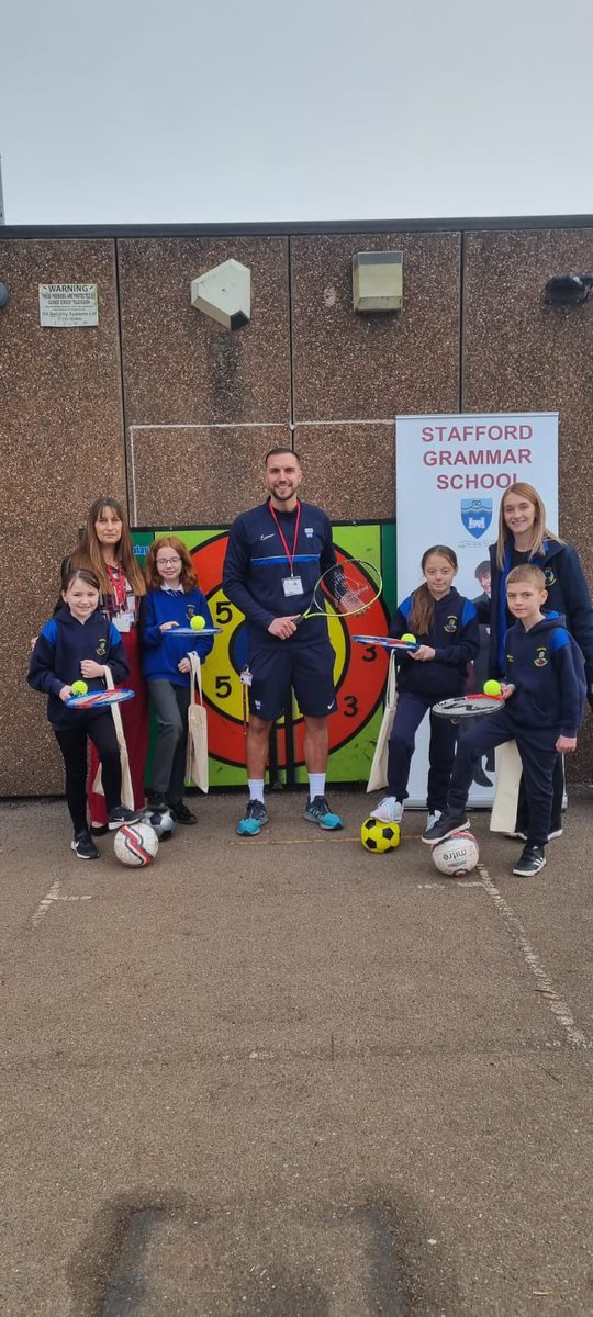 StaffordGrammar's tweet photo. Thank you to Parkside Primary School for welcoming Mr Gunnell and Ms Dartford so wonderfully on their visit this week to donate some sports equipment #StaffordSchoolsTogether #SGSResponsibility https://t.co/BipX9A3brV