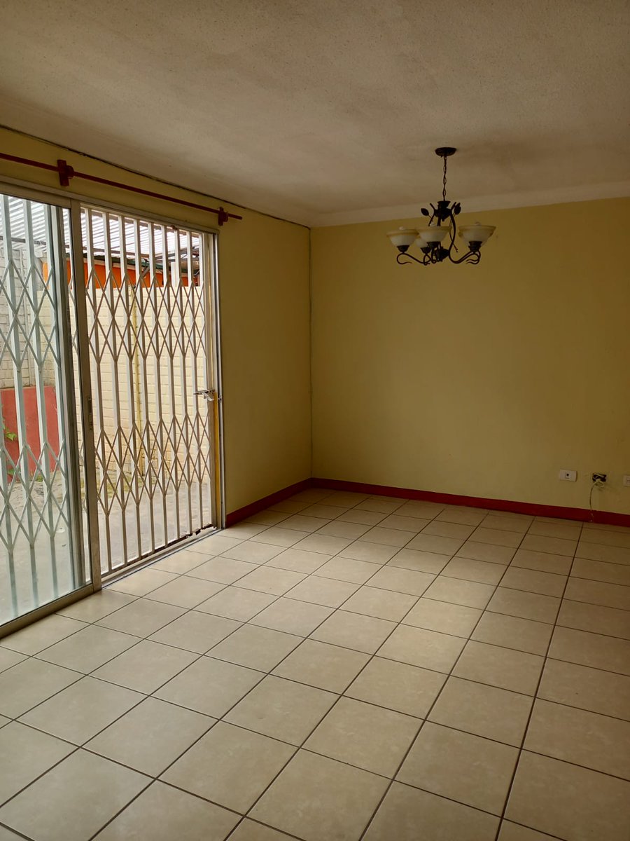 BonanzaBRGT's tweet photo. 🎤Atención inversionistas:
Se vende casa libre de deuda en Villas del Refugio zona 18, con alta demanda en alquiler.
Residencial con garita. 
Precio Q.645,000 + 3% timbres
Citas domingo 12 febrero
#sevende #casaenventa #financiamiento https://t.co/U6IVeSsmEc