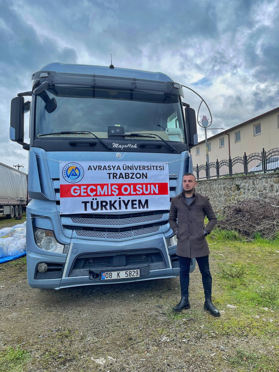 Üniversitemiz adına ihtiyaç sahipleri için tırlarımızı gönderdik. Ülkemizin başı sağolsun😔
#hatay #kahramanmaraş #malatya #adıyaman #Gaziantep #sanliurfa #adana