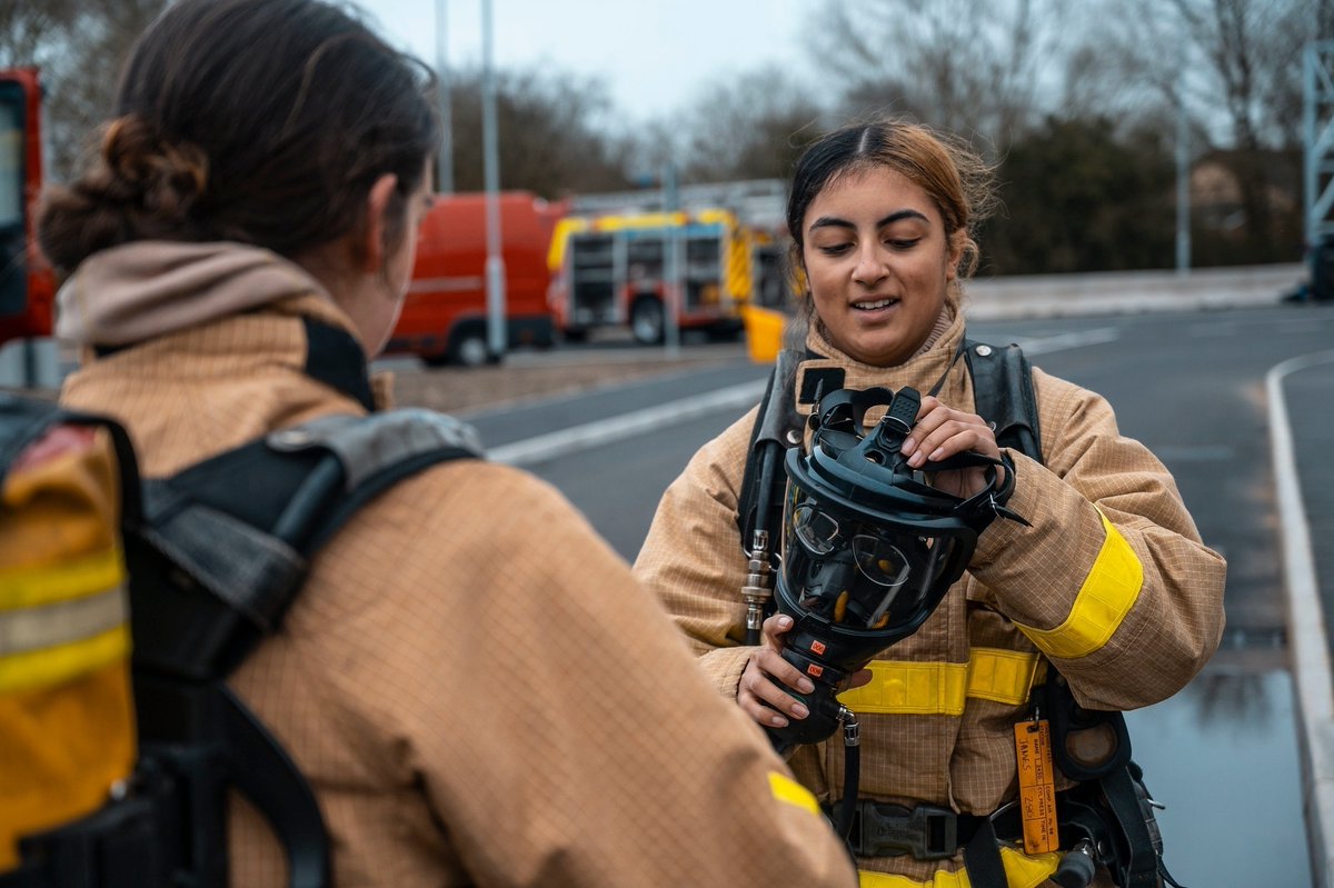 CheshireFire's tweet photo. 🚨 𝗪𝗵𝗼𝗹𝗲𝘁𝗶𝗺𝗲 𝗿𝗲𝗰𝗿𝘂𝗶𝘁𝗺𝗲𝗻𝘁 🚨

We're pleased to announce that wholetime firefighter recruitment opens on Monday (13 February) at 10am. 

It will close on Tuesday 21 February at 4pm. 

For more information please visit ➡️ https://t.co/ECsnIhrszq https://t.co/TQ7XqUd8ih