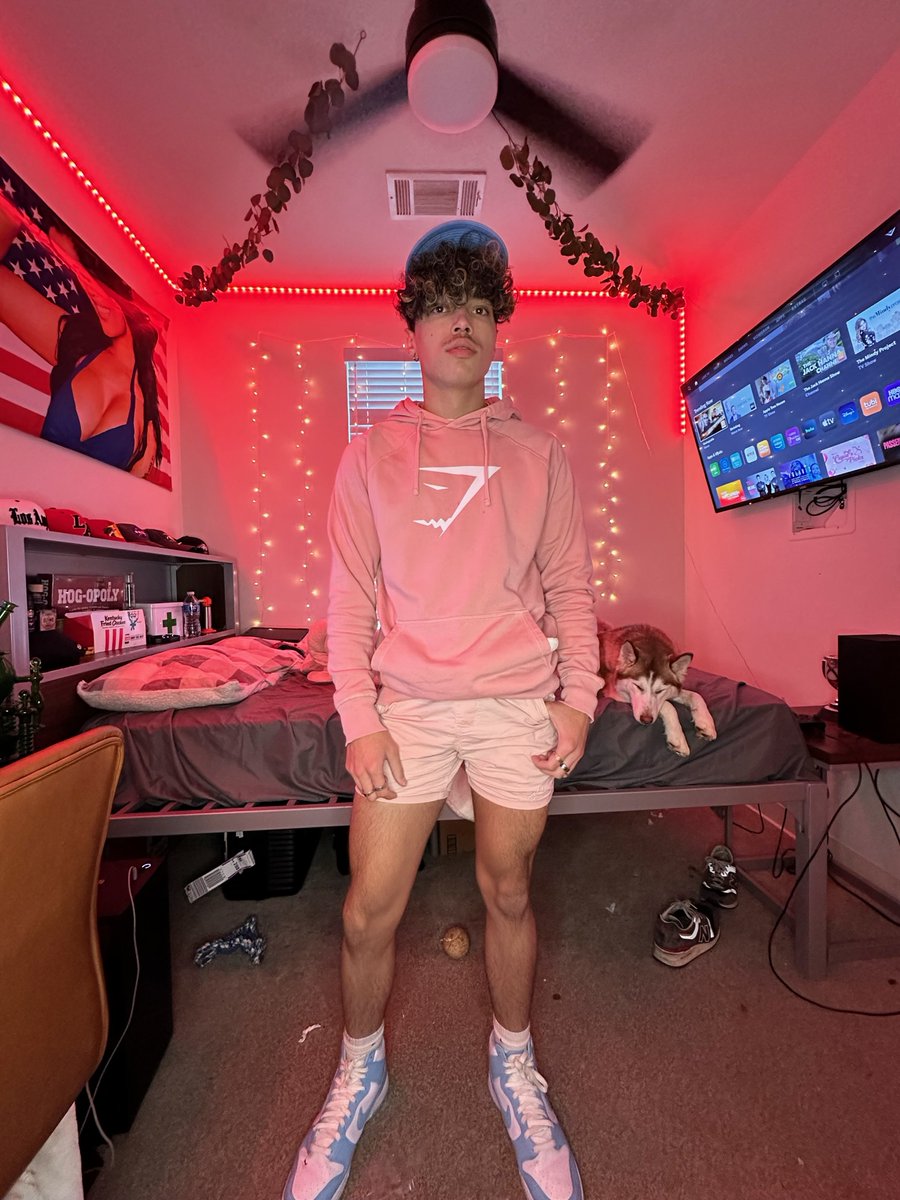 Alex Myers 🏈 on Twitter: "horny after class 😝 who wants to help? 😏