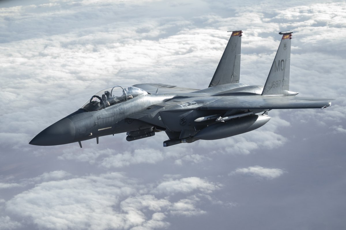 A <a href="/usairforce/">U.S. Air Force</a> KC-135 Stratotanker refuels an F-15E in the <a href="/CENTCOM/">U.S. Central Command</a> region. We operate as a Total Force, harnessing the unique skills resident in our Reserve and National Guard to bolster Warfighting Readiness. #TogetherWeDeliver

 <a href="/USAFCENT/">U.S. Air Forces Central</a> @DeptofDefense <a href="/USAFReserve/">Air Force Reserve</a> <a href="/914ARW/">914th Air Refueling Wing</a>