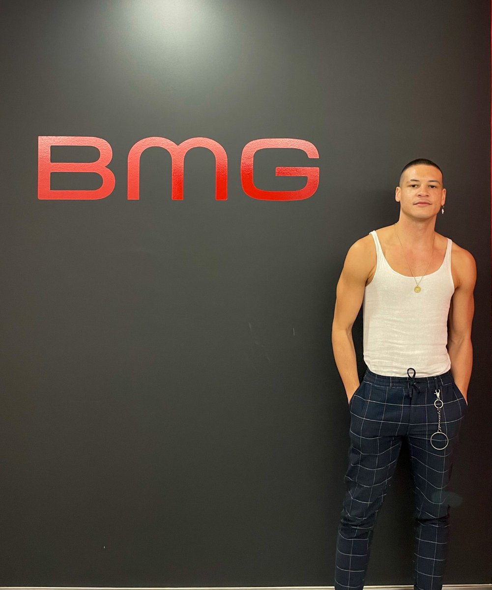 David__Valensi's tweet photo. I’ve officially joined the A&amp;R team @BMGuk One of the biggest record label’s in the world 🥹💜🎶 #music #happy https://t.co/irEFk4A72p