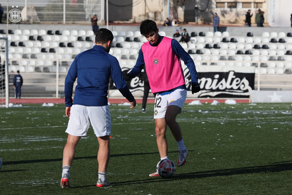 essetifienne's tweet photo. 📸 عملية التسخينات قبل مواجهة إتحاد بسكرة
#ESSUSB
#TeamEss | #AllezLEntente 🏁🦅 https://t.co/EnfCzbY2V4