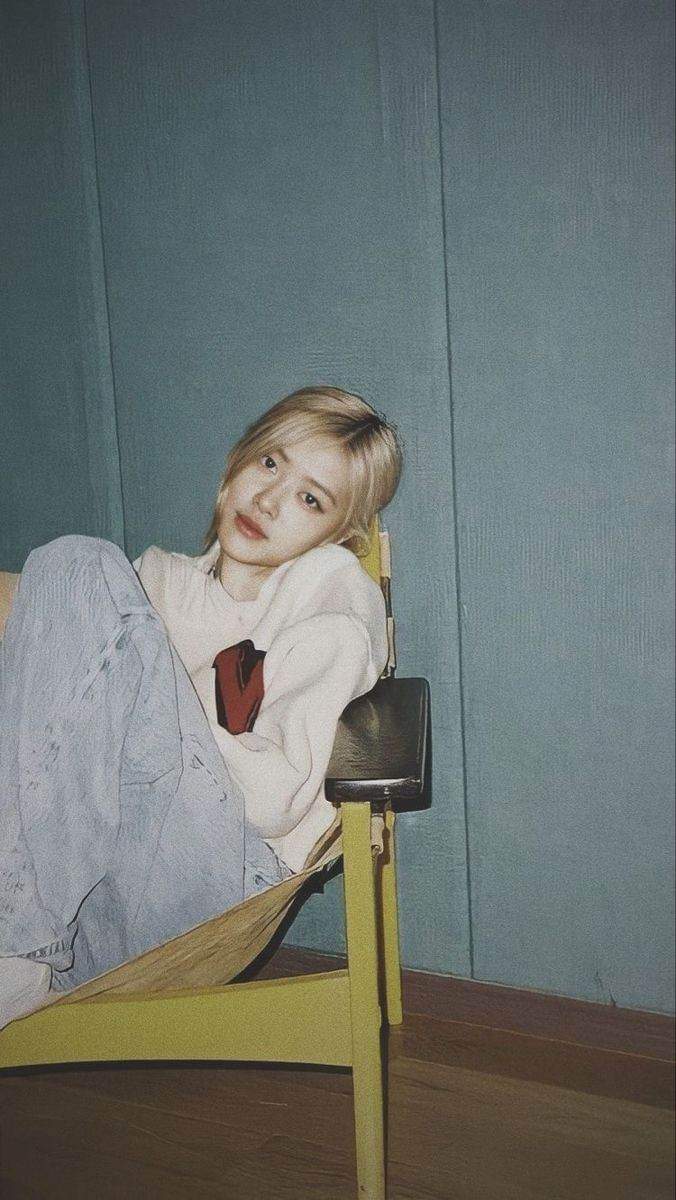 sleepysev's tweet photo. happy 26th roseanne!! i love u always and it will stay that way, thank you a lot for the comfort you give when i feel like things are too much:) thank u for being my will to live^^ have a happy birthday and i hope that everything goes great for you my love !! see u next month<3 https://t.co/pVzAEyvRS9