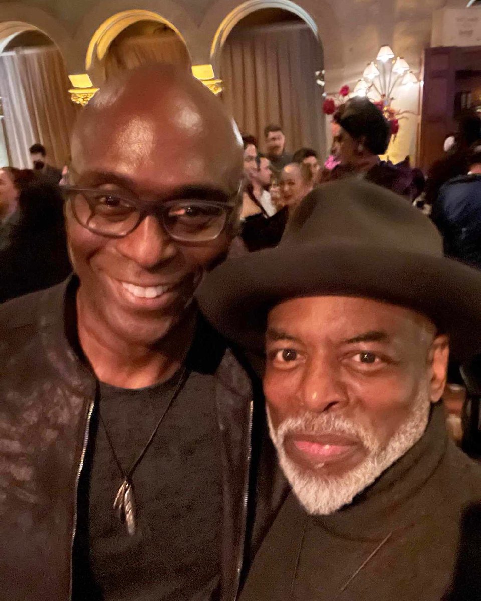 I finally got to meet one of my heroes at the #StarTrekPicard premiere last night. (And yes, I still wish I were @levarburton.🙂)