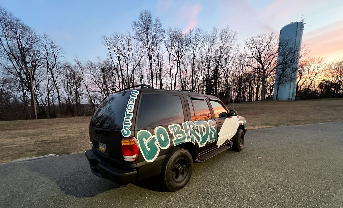 MrsLoucksWY_ART's tweet photo. Phase two SUNSET and WIND to the LATE night madness!  She certainly did take flight… Let’s go BIRDS! It’s a Philly Thing! #wyproud #WYGoBirds @wyasdblue @Eagles https://t.co/9kr1bkYBp8