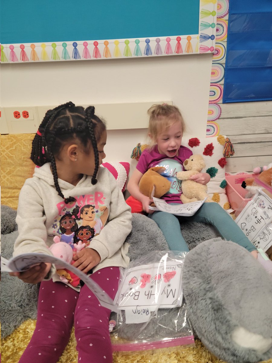 We're working on our #GCISDlibrary challenge in PreK by reading with a stuffie. @OCTFoster @OCTIrwin #oct4u