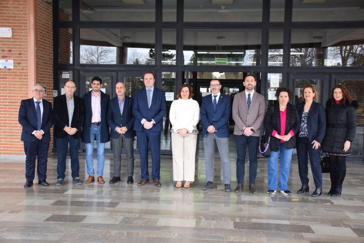 pfrancoCLM's tweet photo. 🌐El día ha transcurrido en @uclm_es en Albacete, donde el @Ipex_clm ha concentrado en #ExportaCLM todos los ingredientes necesarios para seguir apostando fuertemente por una mayor apertura internacional de nuestra economía con más de 400 personas en el evento.
Seguimos… 💪🏻💪🏻💪🏻 https://t.co/aLMKSuYCuY
