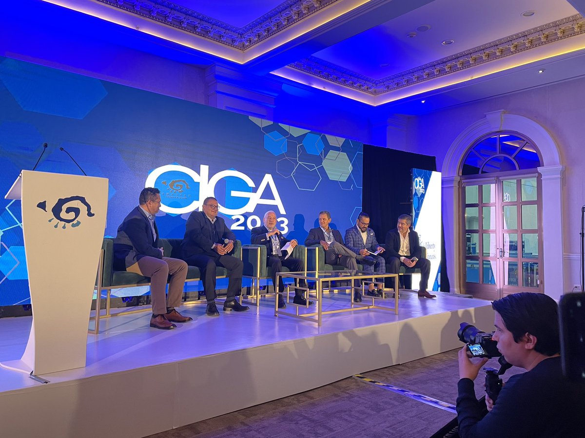 mjcarrillol's tweet photo. Panel de directores del sector de garantías en la #CIGA @AMASFAC_CDN @AmasfacFianzas moderado por Ildefonso Sánchez, excelente participación de @are123r DG #Sofimex y @FlavioDavilaG DG @DoramaGarantias Felicidades!!! https://t.co/74Y4Roxga7