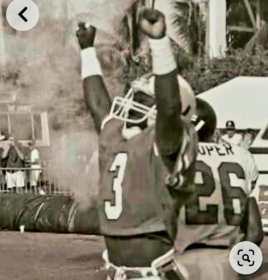 SteveKim323's tweet photo. Its Friday.... #canes #ThrillHill https://t.co/OOI7CWFzIa