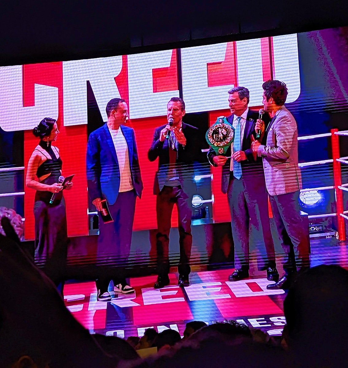 RivaPopMusic's tweet photo. Anoche se dejó todo en el ring 🥊💥 @michaelb4jordan pasó su cumpleaños en la avant premiere de #Creed3 y tuve el honor de conducir la alfombra junto a @GaboRamos y @mauriciopedroza (también recibimos al campeon @Jcchavez115 👏🏼) 
@creedmovie estrena 02/03/23 y está imperdible! https://t.co/7K4Olwcgl2