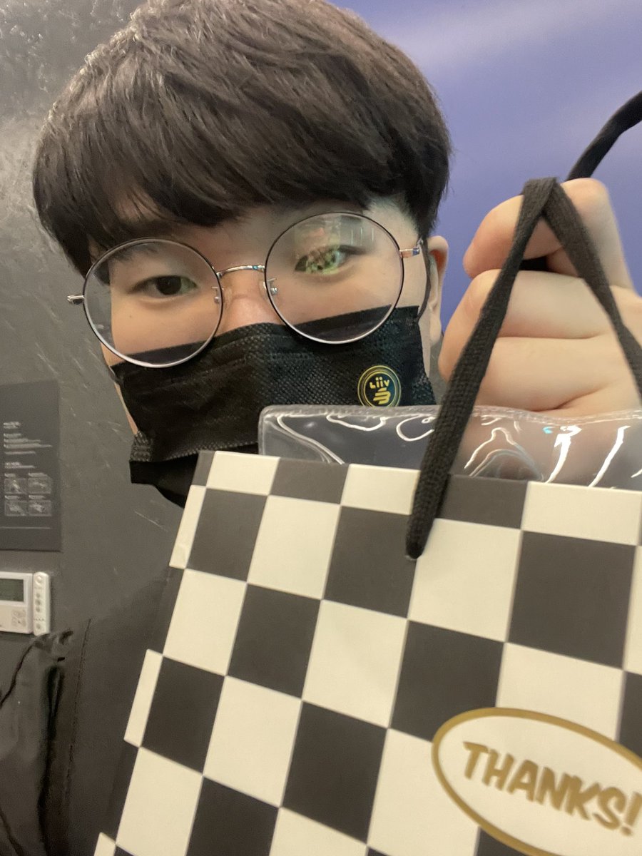 선물감사합니다 !!다음경기는 좀더잘해볼게요 ㅠㅠ!! 항상응원감사합니다