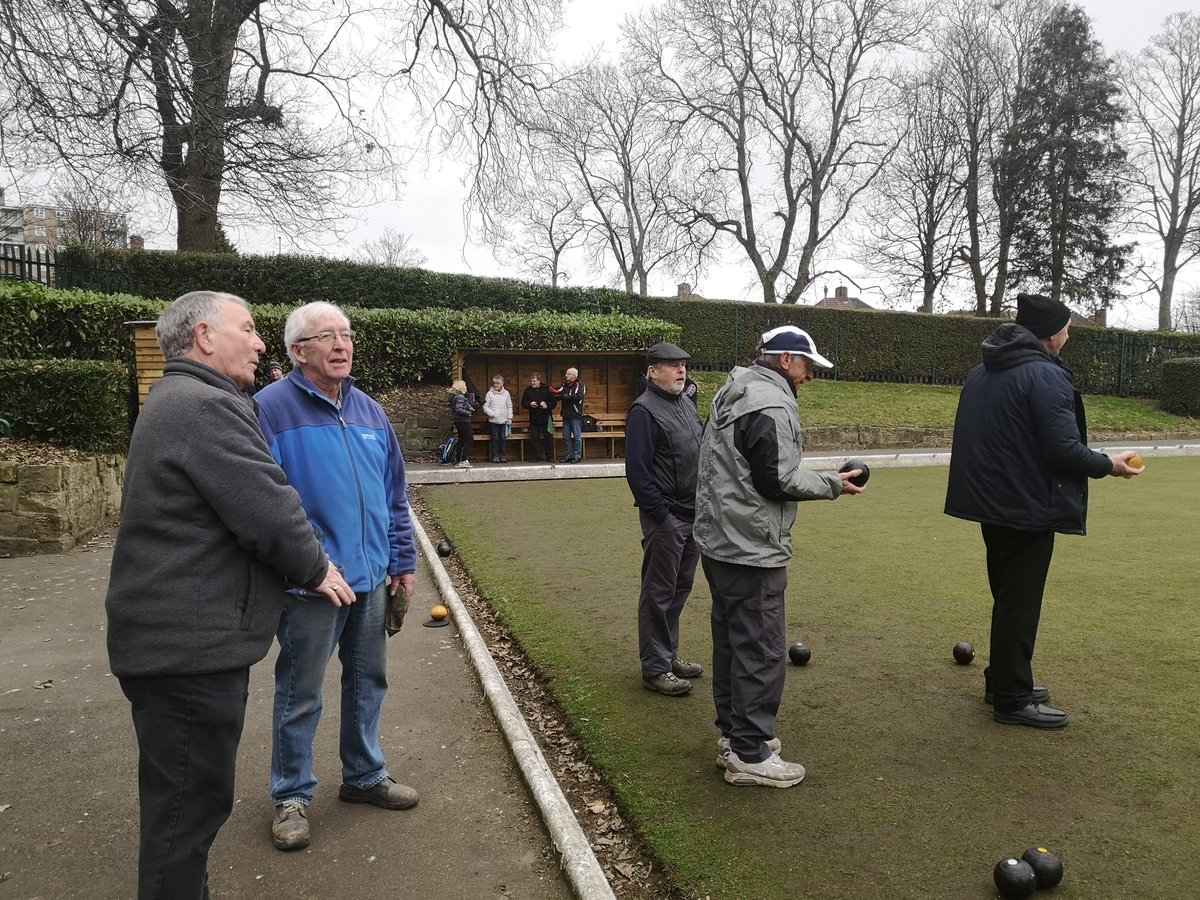 ClubHarehills's tweet photo. Another green full of bowlers in todays winter pairs comp! 😍
We welcomed George from @LSLocalTV too! 🤗 Will share more about that next week!
Have a good weekend folks!
#keepbowling
#teamharehills
#warmandcosy
#warmspaces
#community https://t.co/XOQihNelQ1