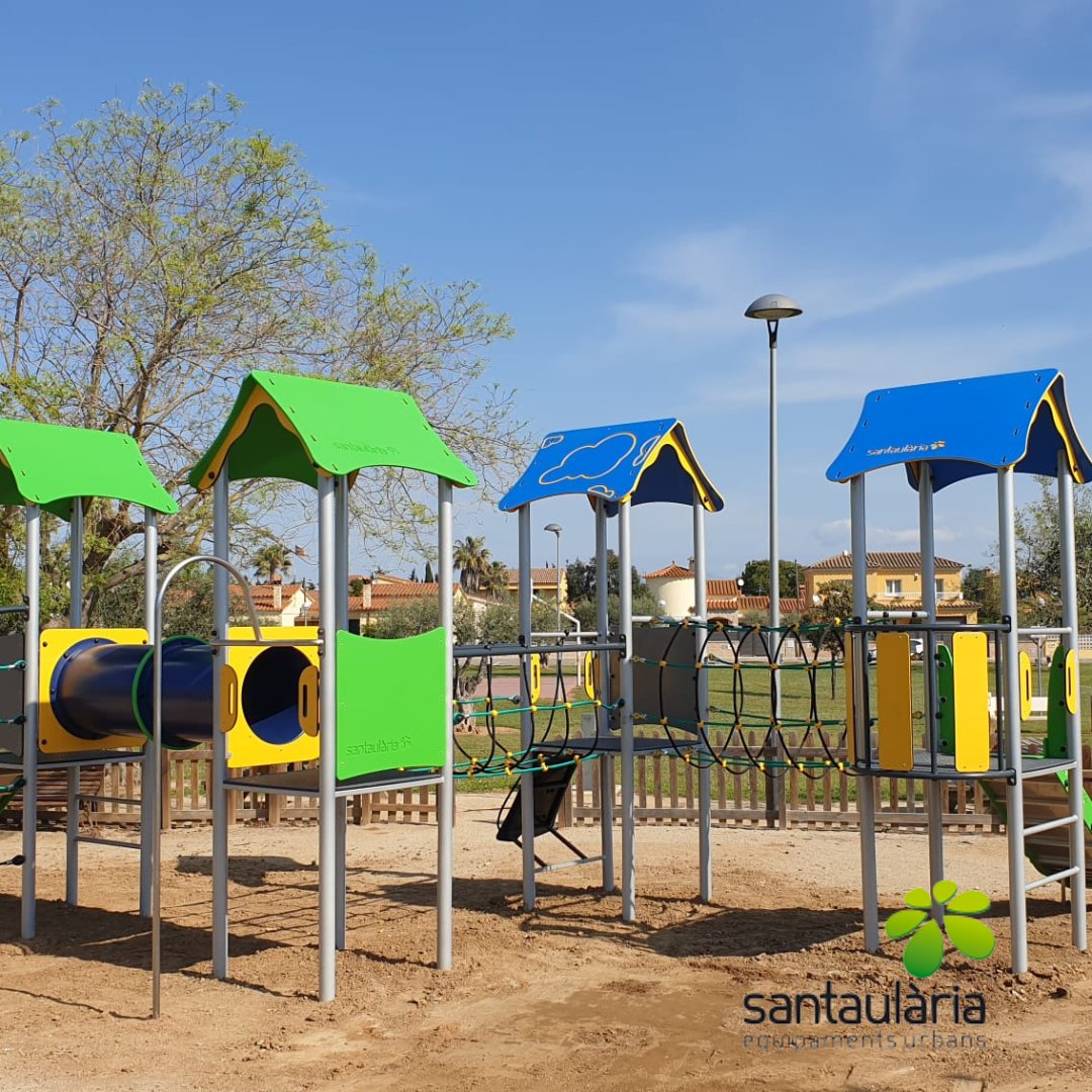 santaularia_cat's tweet photo. Torretes multijocs metàl·liques en un parc infantil de Ventalló, amb una proposta de #jocs idònia que inclou torretes i plataformes robustes de diferents dimensions amb tobogans i cordes d'escalada amb materials antilliscants. Instal·lació feta per @santaularia_cat https://t.co/GCfwdzh8L9