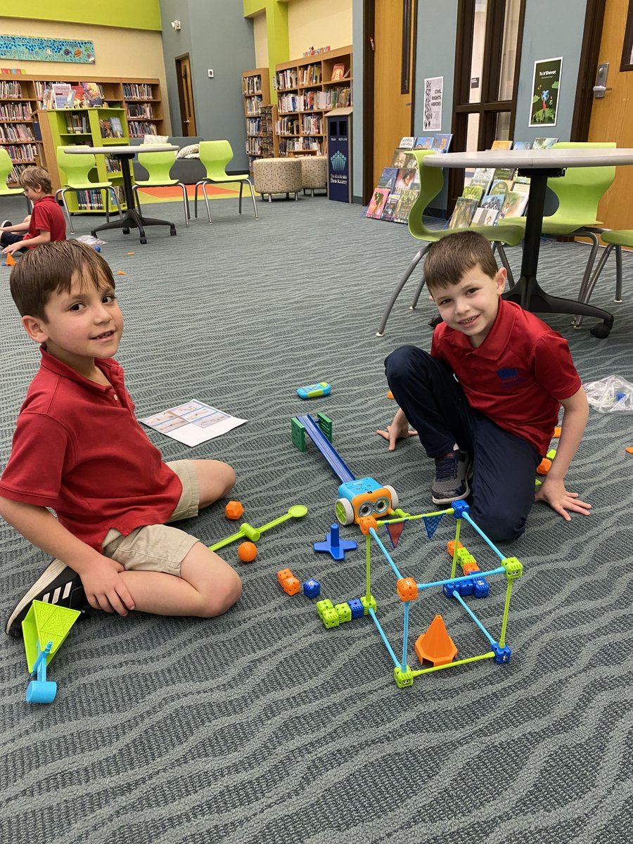 GaTechLibrarian's tweet photo. Botley robot obstacle courses with #davis1 #davisk https://t.co/zZDU8dbJzk