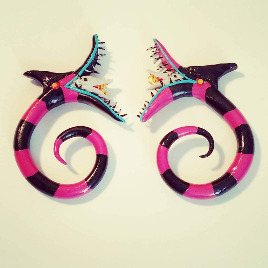 Sandworm gauge earrings in pink💕

#boutiqueofthestrange #alternativefashion #sandworm #Sandworms #beetlejuice #timburton #beetlejuicefanart #polymerclay #polymerclayofinstagram #goth #emo #gauges #gaugedears #alternative #punk #stretchedears #halloween  #stretchedearsofinstagram