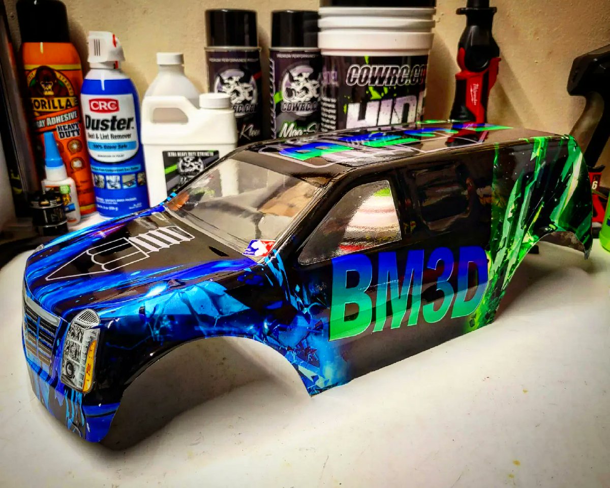 The BM3D @JConcepts Escalade is wrapped up and ready to be send out and wants to tear it up! #welcometothebigs #bigleaguerc #rccars #vinylwrap #customdesign #jconcepts #rccaraction