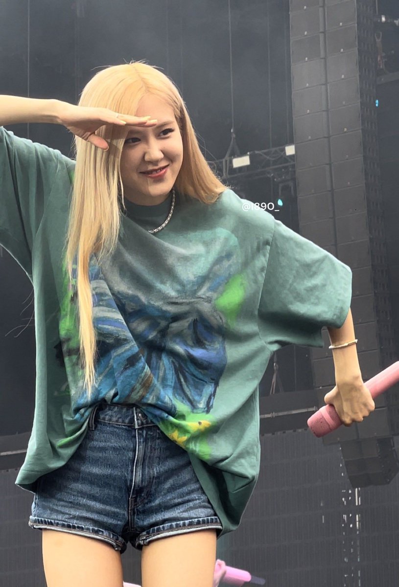krngiriri's tweet photo. Happiest birthday to my typa gurl mwahh🐿💗

DAZZLING ROSÉ TURNS 26 #EasyToLoveROSÉDay
#자_오늘밤이야_해피_로제데이 https://t.co/LpuGgQiSGx