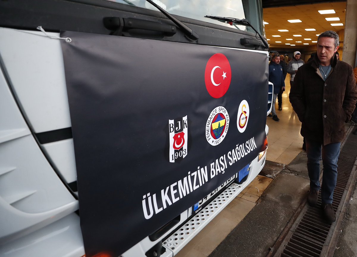 Fenerbahce's tweet photo. Başkanımız Ali Y. Koç: “Zor olacak ama omuz omuza hep beraber bu sıkıntılı süreci de aşacağız.”

🔗 https://t.co/okFWSD09RJ https://t.co/tdB0t4bQ2q