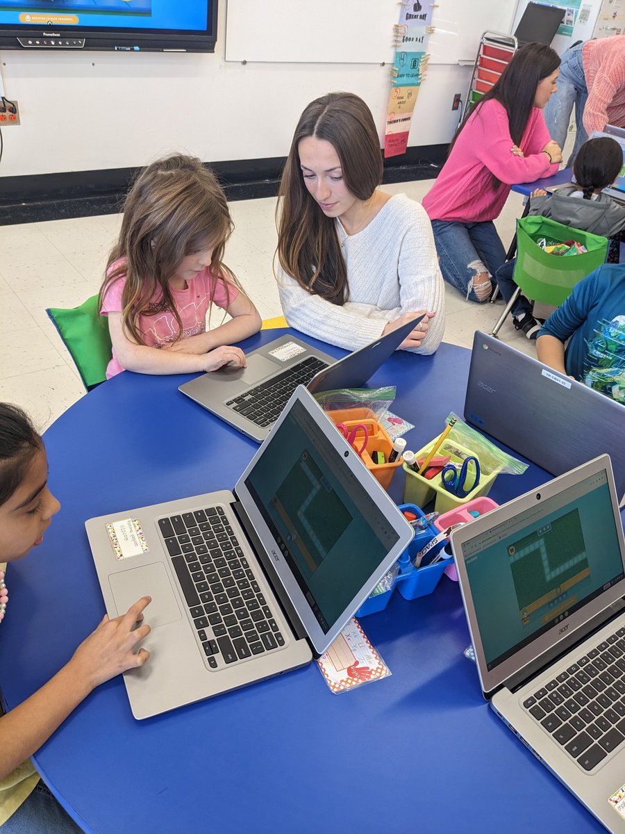 MOCompSci's tweet photo. My favorite time of the year. Our high school students visiting their elementary school teacher!  Spreading the word of #STEAM #MOTSDCodes https://t.co/9Zz2X616eg