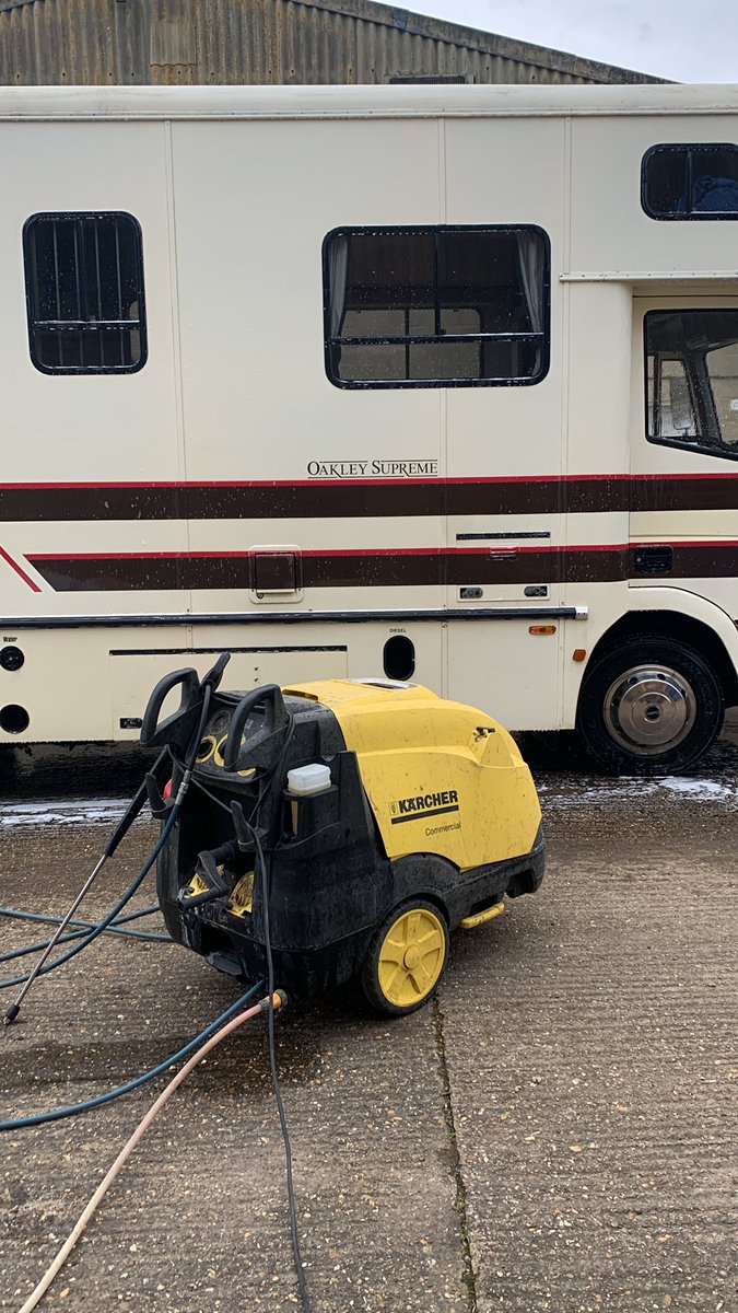 Wife: what time are you home today?
Me 3pm ish
Wife: can you just?
1 hour later 🙈😂😂