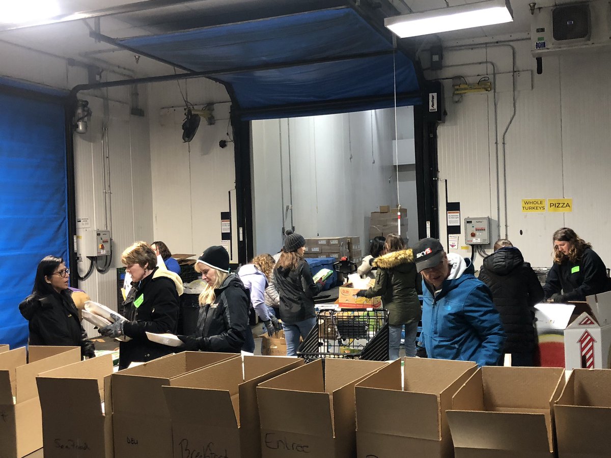 NC5_JKraus's tweet photo. 😁Last night, folks from📺 @NC5 , including @NC5_VickiYates, Olivia Michael, and myself, volunteered at @2HarvestMidTN .We assembled and labeled boxes📦and sorted and packed 4,700‼️pounds of beef🥩, poultry🍗,pork🥓and other frozen foods for food insecure families in the area. 🥰 https://t.co/xLdMvHENh7