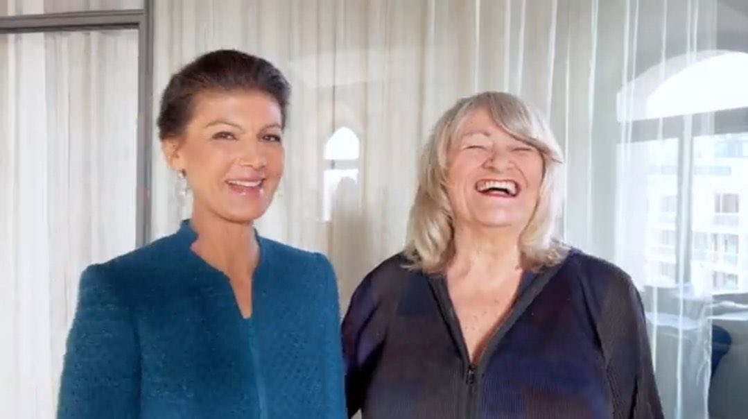 Wenn der Bote von der Russischen Botschaft mit dem Köfferchen da war. #Wagenknecht #Schwarzer