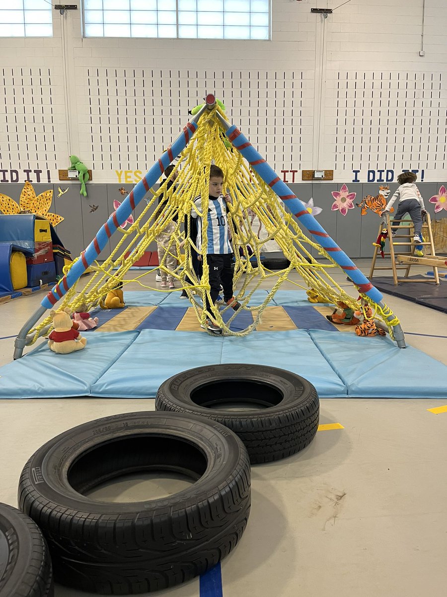 LaspinaCoach's tweet image. Our students at FECC are loving the Safari obstacle course this year!! #FECC #physed @HWPSBulldogs