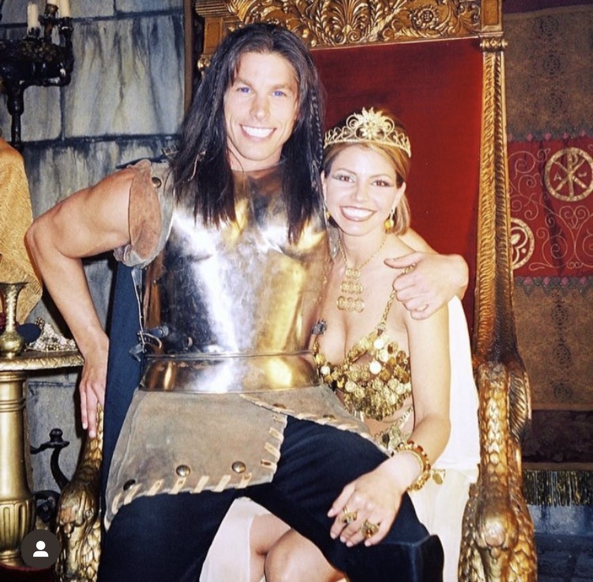 Wanna spend a fun-filled hour with once-upon-a-time-dimension-challenged-lovers, Cordelia Chase and the Groosalugg!?

TOMORROW, February 11th
A 1hr “Happy Hour” engagement. 

Time: 4pm Central 5 Eastern.

Make your purchase here 👇🏼

mycon.live/products/a-one…