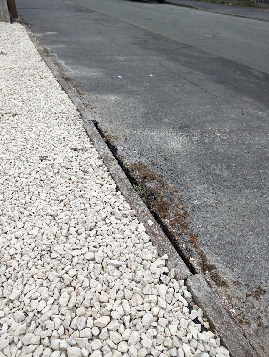 GGeobey96's tweet photo. I won't be using @barnesskiphire again after they left my drive like this. No apology from them at all #notimpressed https://t.co/SnTOvZOiO5