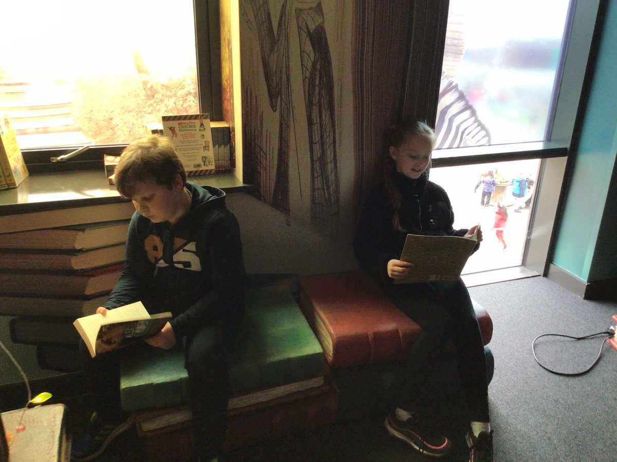 NewParkPrimary's tweet photo. 5D having a look in the library for a new book to take home for half term. We are very excited to share our book reviews after half term #NP_5D https://t.co/l2n5FiKqc9