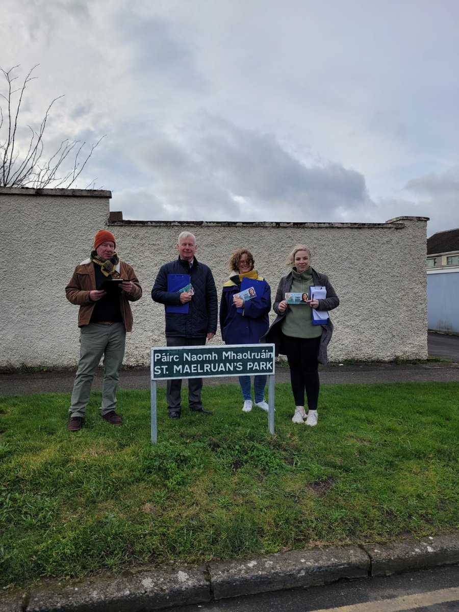 Tallaght Cumann members out speaking with local residents today in St. Maulruans. 

Get registered, get active, and lets create the future we all deserve.

checktheregister.ie/en-IE/new-requ…

#Time4Unity 🇮🇪
