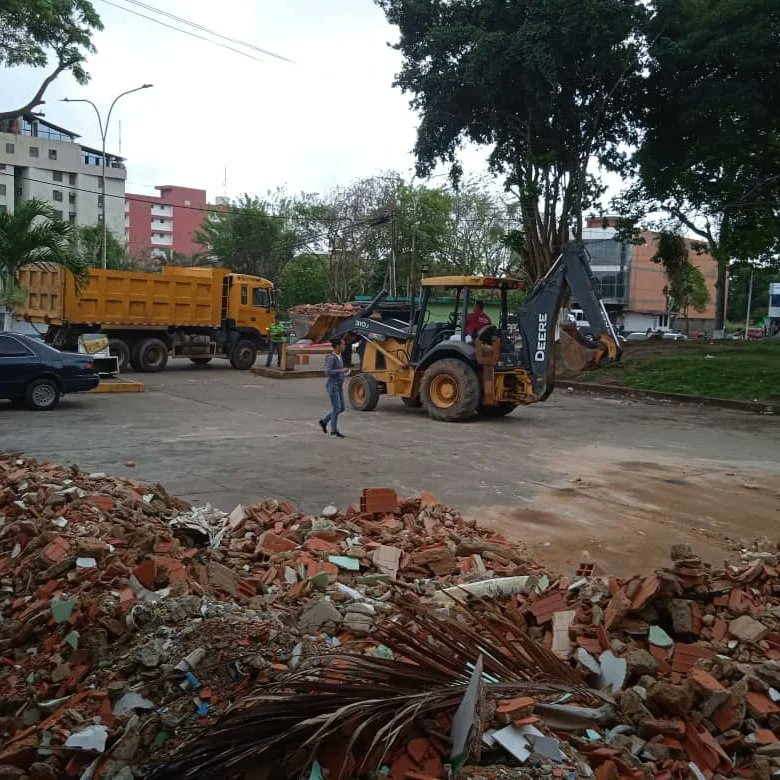 SecretariaInfrM's tweet photo. #InfraComunica 📢 

A toda máquina avanzan los trabajos de rehabilitación para brindarle una atención médica de primera calidad a nuestros adultos mayores, en el Hospital Universitario Dr. Manuel Nuñez Tovar de Maturín.

#SerieDelCaribeGranCaracas

@NicolasMaduro
@ErnestoLunaPsuv https://t.co/JQOxVRRIde