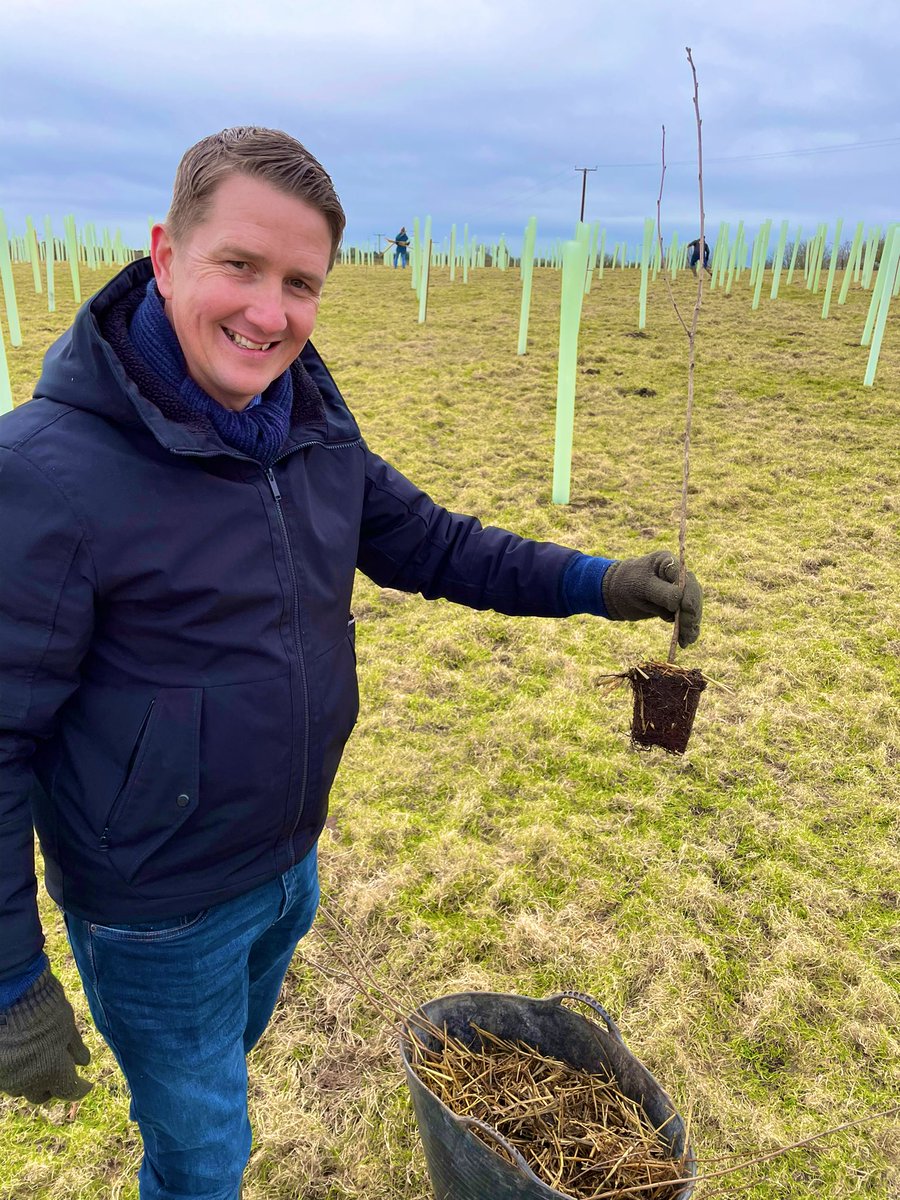 tevicornwall's tweet photo. #treeplanting at Cabilla Cornwall with @wildanet @CwallWildlife @CornwallCouncil @madebyleap @MerlinHanbury this afternoon as part of the #1000yrproject 

Happy Friday 
#environmentalgrowth
#plantingforthefuture https://t.co/uWo1sa2zbf