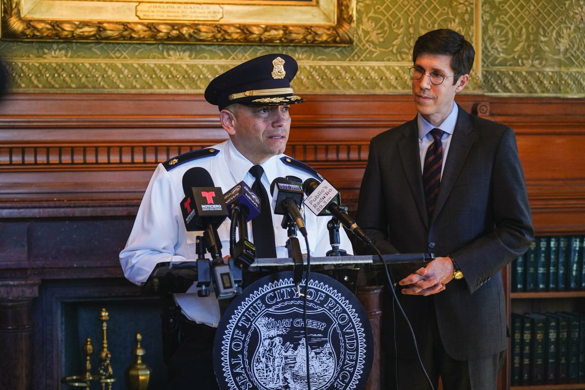 PVDMayor's tweet photo. After a thorough process including a community survey &amp; forum, I'm proud to name Oscar L. Perez the 38th @ProvidenceriPD Police Chief. TY to the over 1k residents who submitted feedback &amp; attended our community forum. I wish Chief Perez all the best as he leads our Department. https://t.co/vl4HpEYVBt