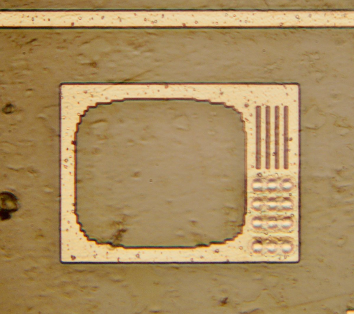 It’s a TV! This #Siemens #IC is a Picture-in-Picture chip and it combines two picture sources so that a small moving picture (inset) can be superimposed in a moving picture with normal size (parent). Not really vintage but did anyone ever used PiP really? 📺
